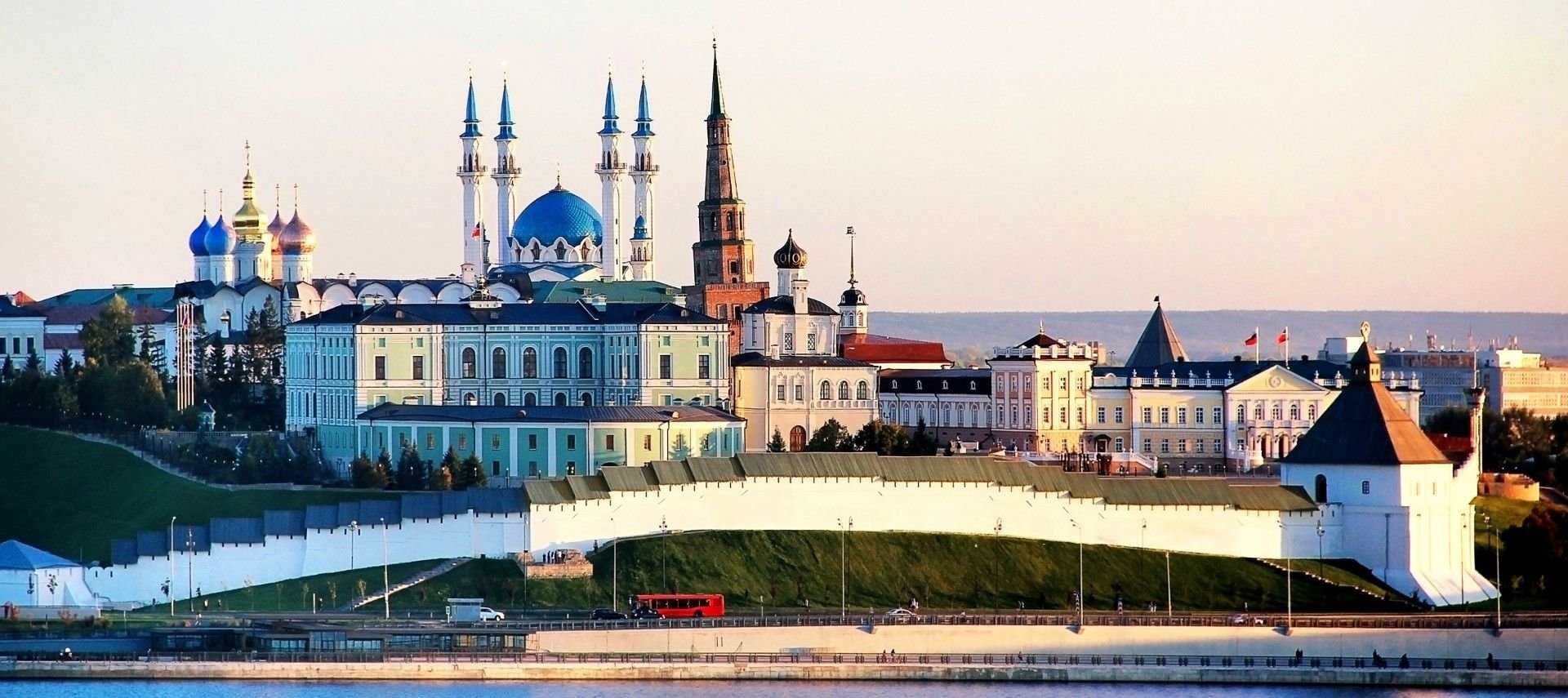 Волга: исток, устье, притоки, бассейн, глубина, история и интересные факты, растения и животные.